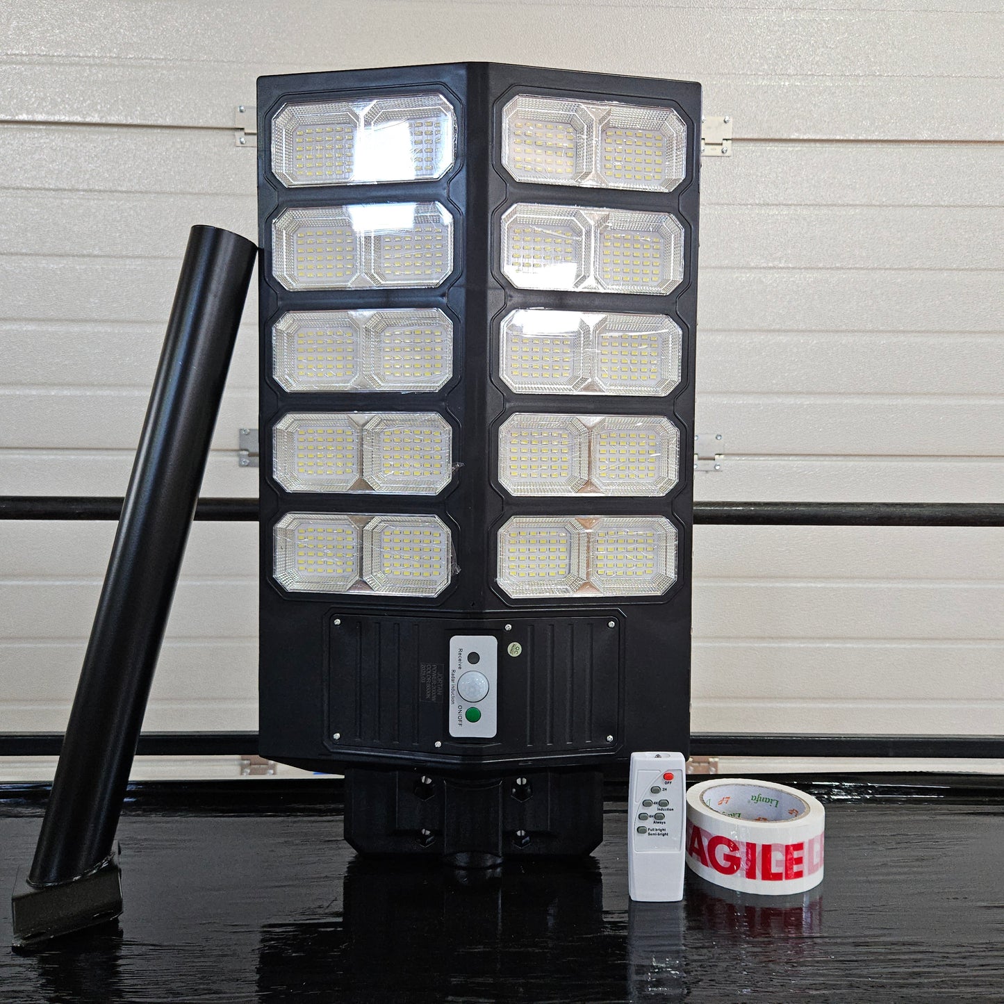 Lampă Solară LED Dubla 2000W Quanthex cu Telecomandă și Suport Metalic