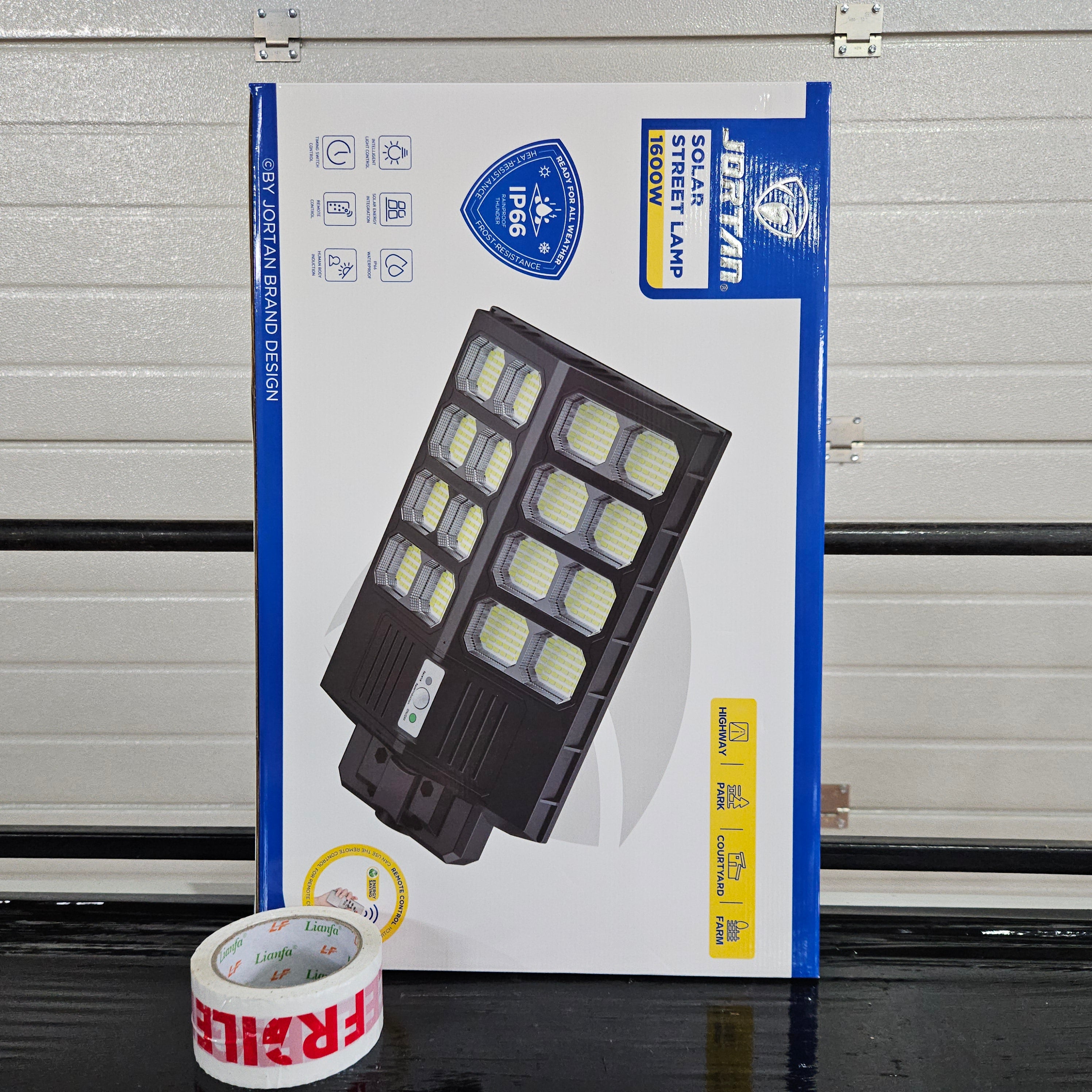 Lampă Solară LED Dubla 1600W Jortan cu Telecomandă și Suport Metalic