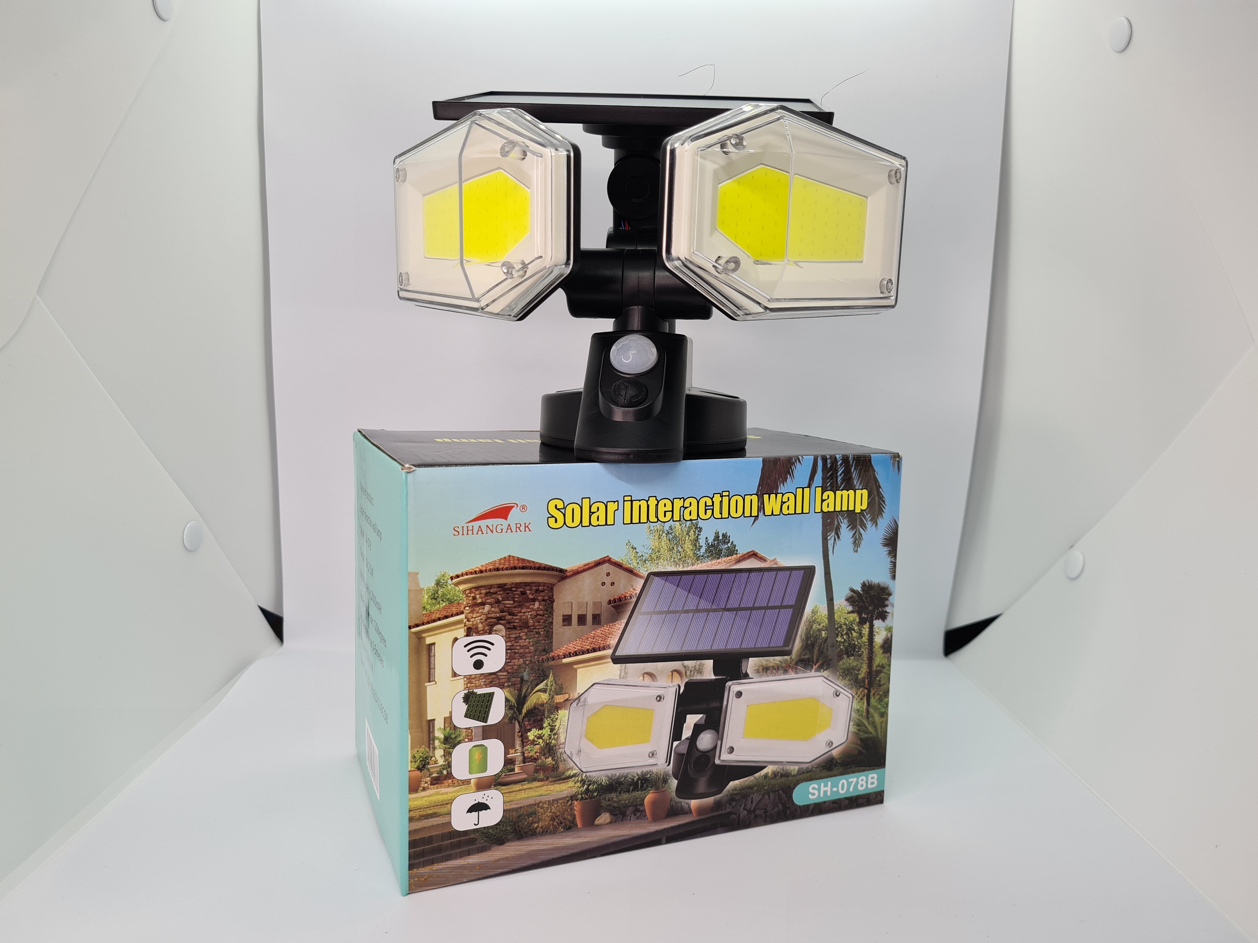 Lampa Solară 150W cu LED-uri COB și Senzor de Mișcare FLY01, Autonomie 12-14 ore