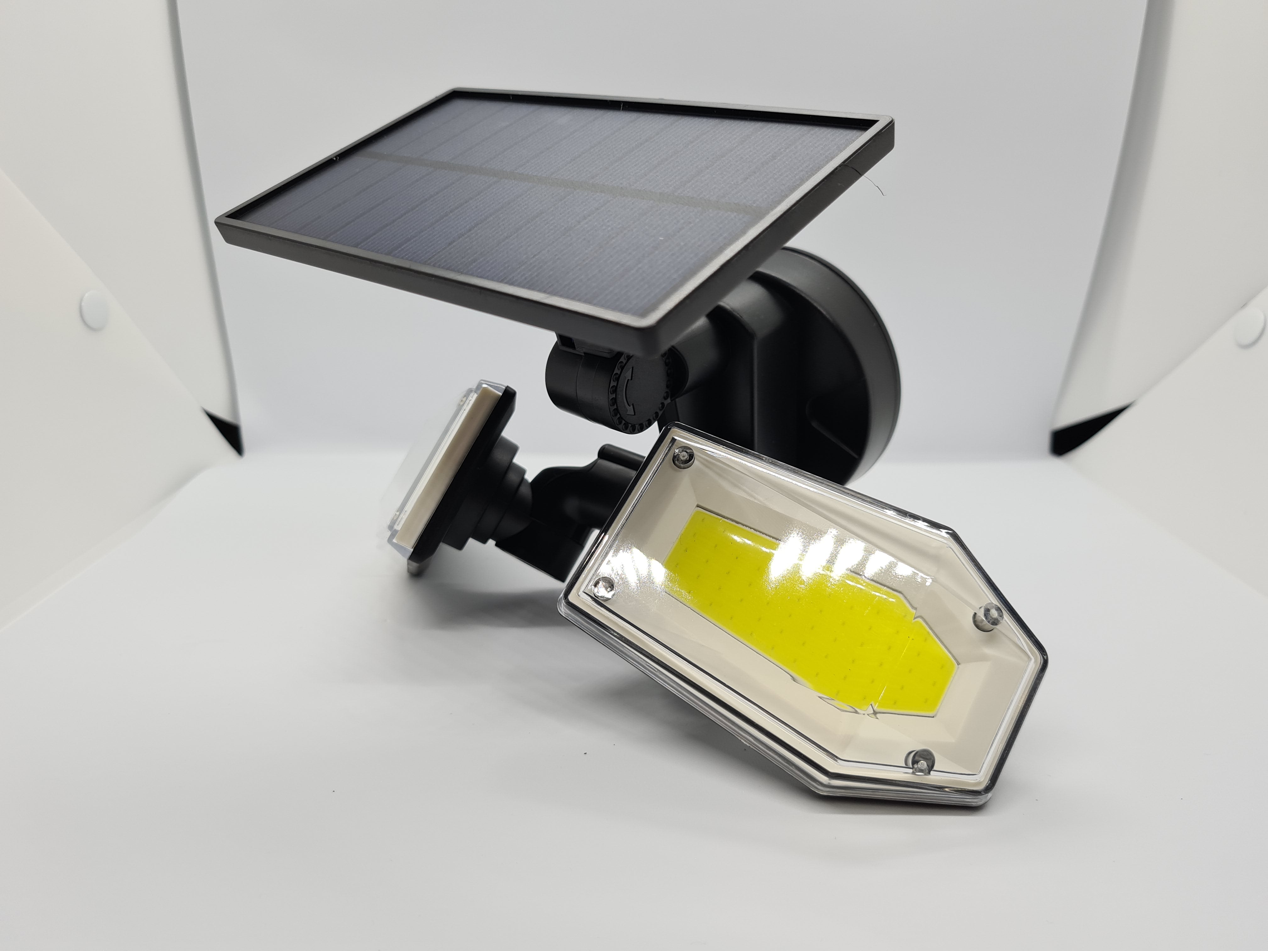 Lampa Solară 150W cu LED-uri COB și Senzor de Mișcare FLY01, Autonomie 12-14 ore