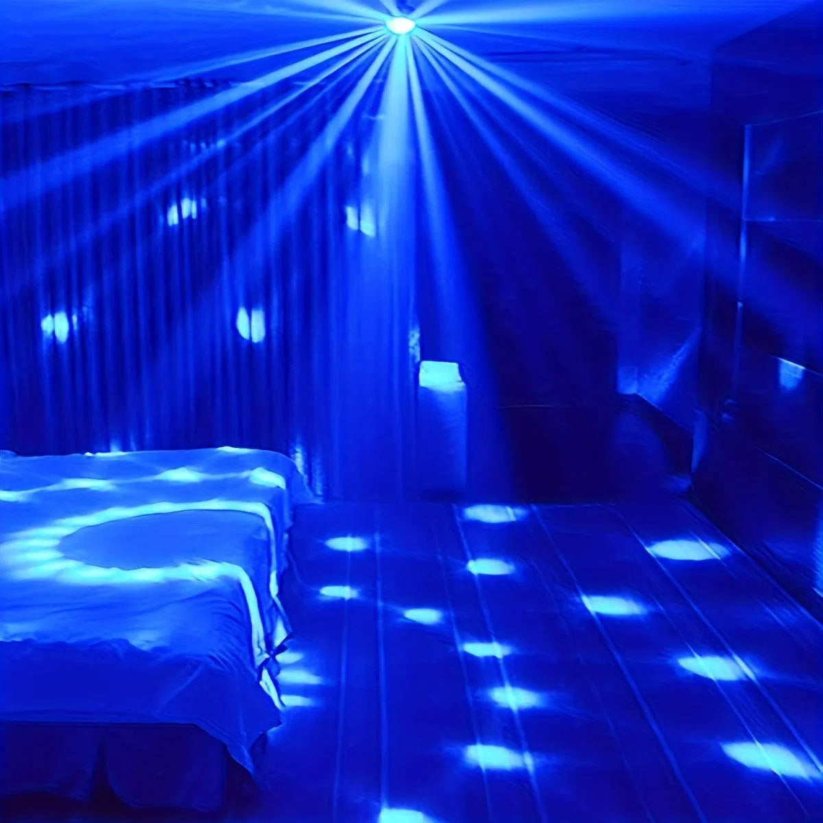 Lumină Disco cu Bile RGB Activate de Sunet - 7 Moduri, Control de la Distanță, Perfecte pentru Petreceri și Decor