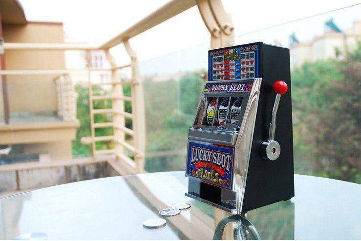 Pusculiță tip Slot Machine Lucky Slot - Economii cu distracție