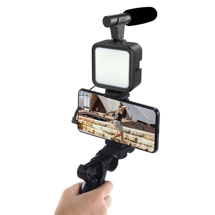 Set 4 în 1 pentru Streaming și Vlogging - Mini Trepied, Microfon, Suport pentru Telefon și Lampă LED